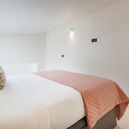 Minimalist Loft At Terracotta Collection * Porto