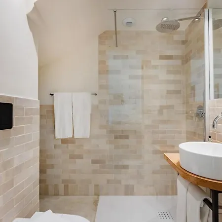 Minimalist Loft @ Terracotta Collection Oporto
