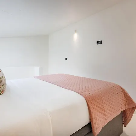 Minimalist Loft @ Terracotta Collection Oporto