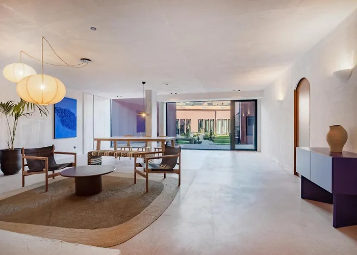 Minimalist Loft @ Terracotta Collection * ポルト